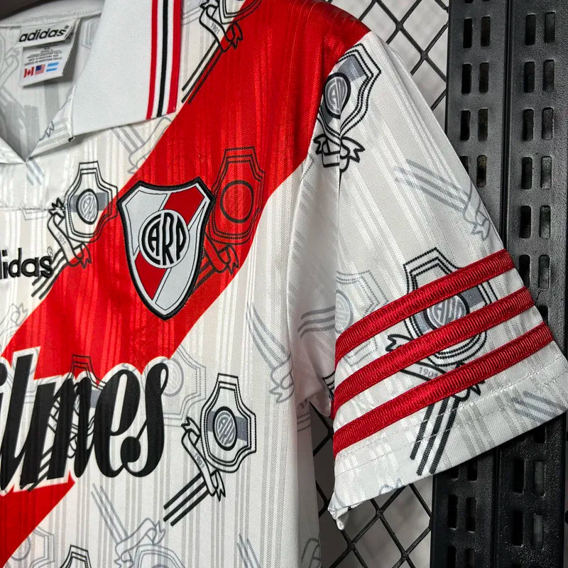 River Plate local 96/97 retro version.