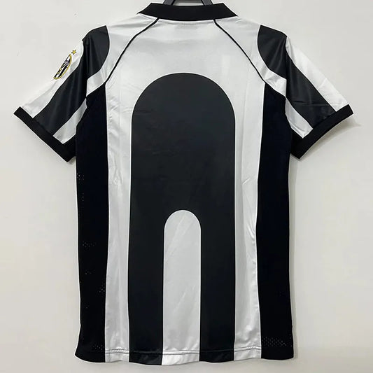 Juventus local 97/98 retro version.