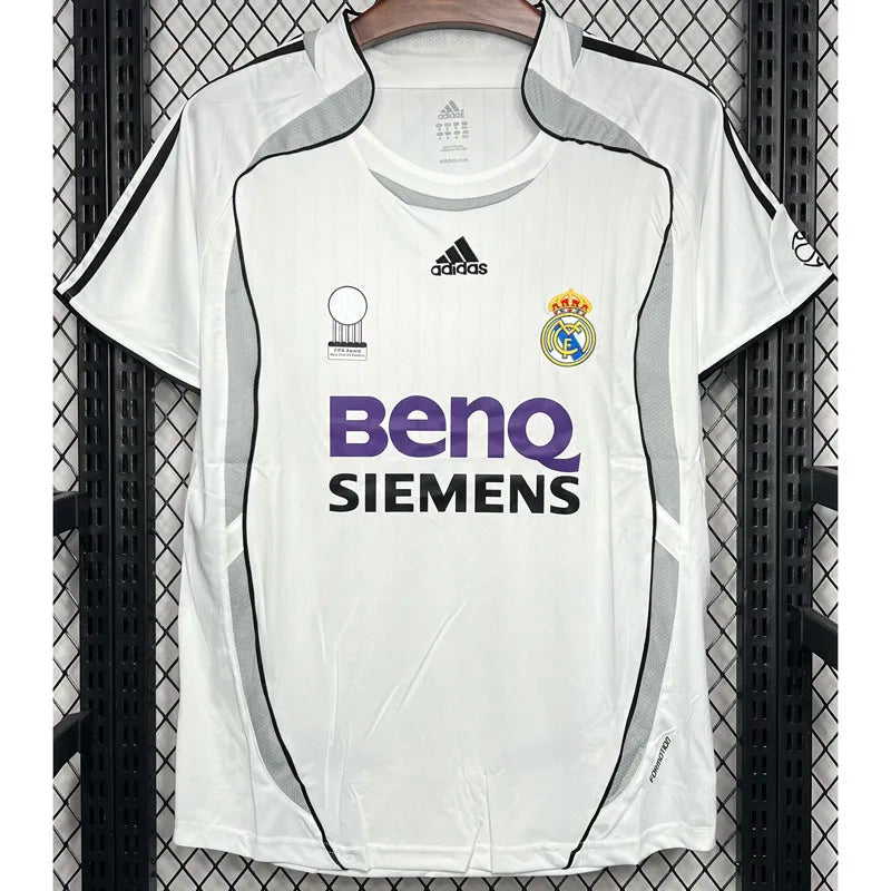Real Madrid local 06/07 retro version.