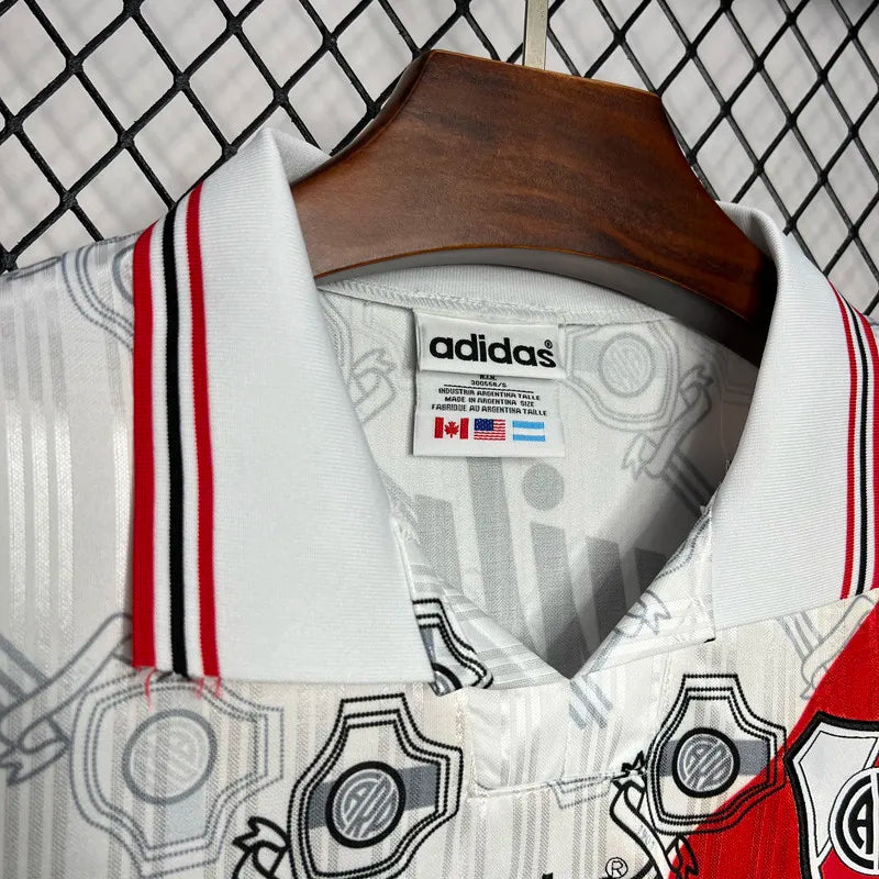 River Plate local 96/97 retro version.