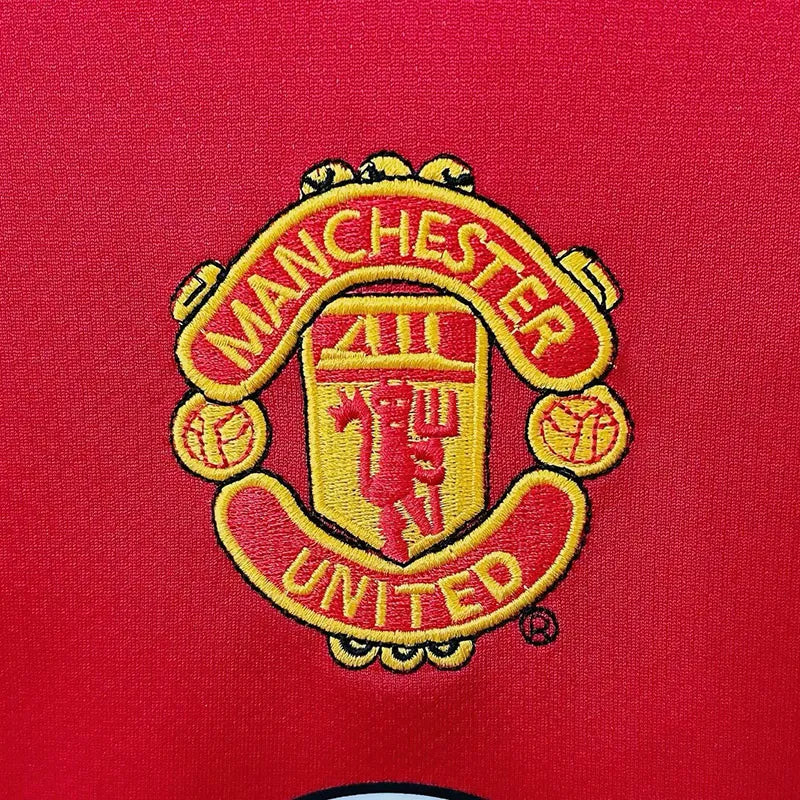 Manchester United local 05/06 retro version.