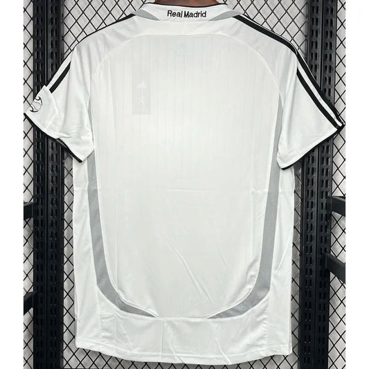 Real Madrid local 06/07 retro version.