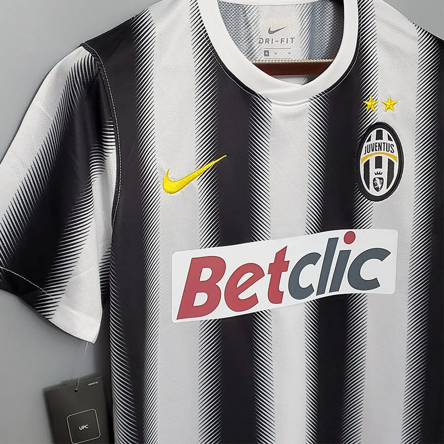 Juventus local 11/12 retro version.