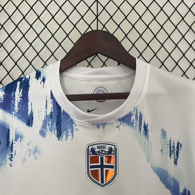 Noruega visitante 24/25 fan version.