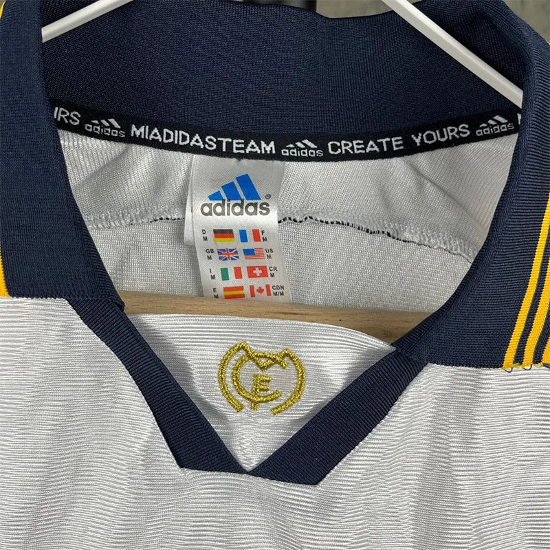 Real Madrid local 98/00 retro version.
