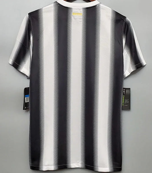Juventus local 11/12 retro version.