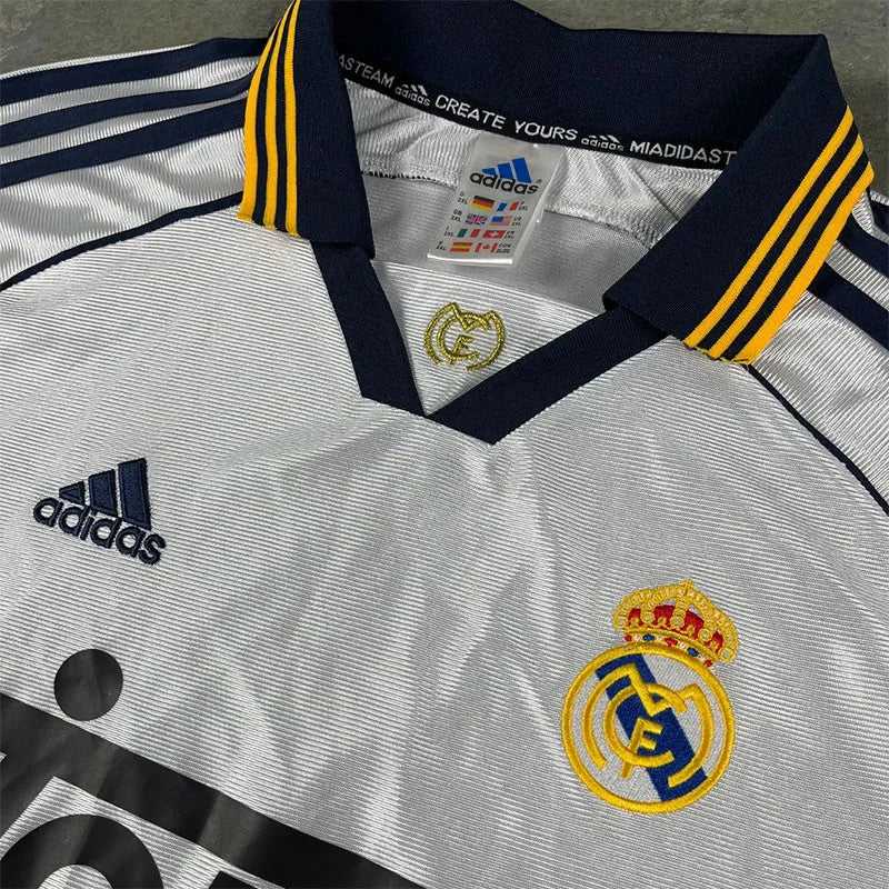 Real Madrid local 98/00 retro version.