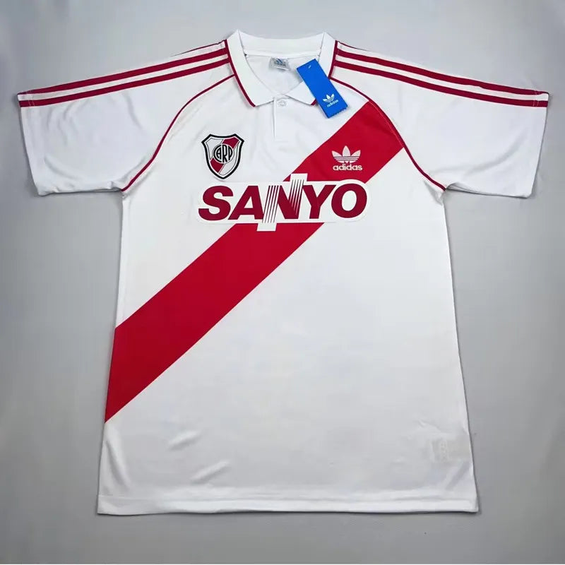 River plate local 92/94 retro version.