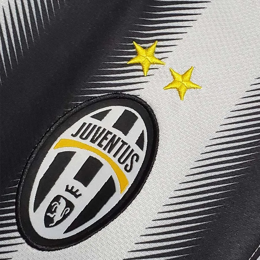 Juventus local 11/12 retro version.