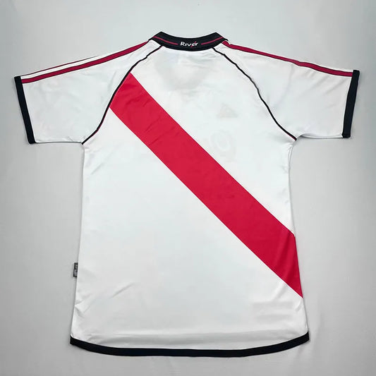 River Plate local 00/01 retro version.