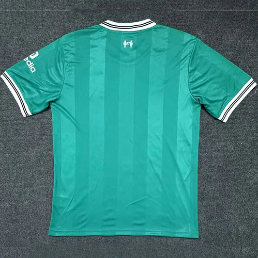 Liverpool visitante 25/26 fan version.