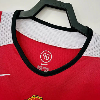 Manchester United local 05/06 retro version.