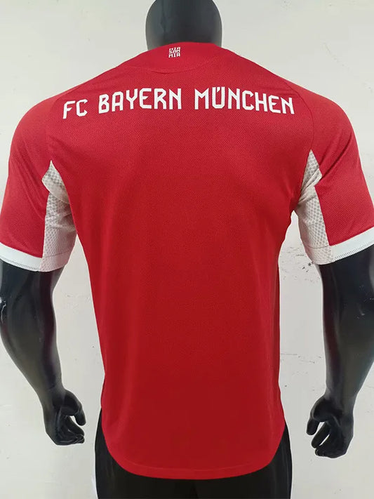 Bayern local 25/26 player version.