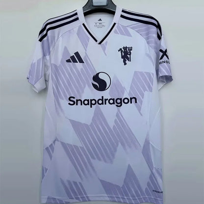 Manchester United visitante 25/26 fan version.