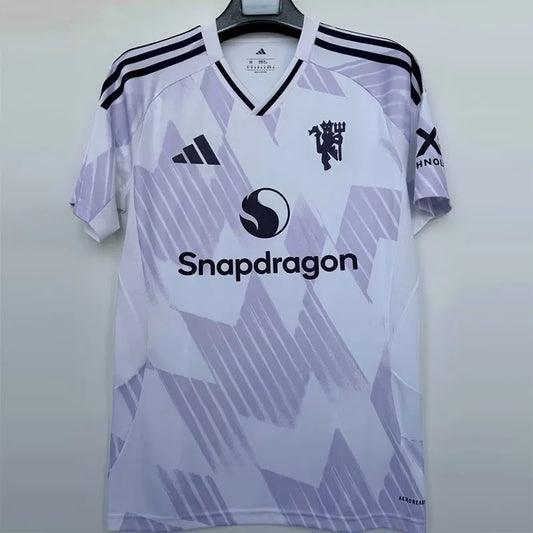 Manchester United visitante 25/26 fan version.