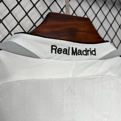 Real Madrid local 06/07 retro version.