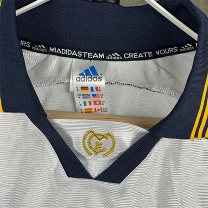 Real Madrid local 98/00 retro version.