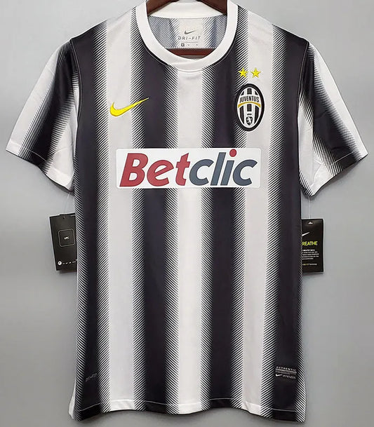 Juventus local 11/12 retro version.