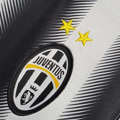 Juventus local 11/12 retro version.