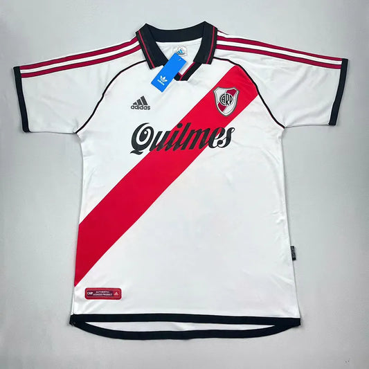 River Plate local 00/01 retro version.